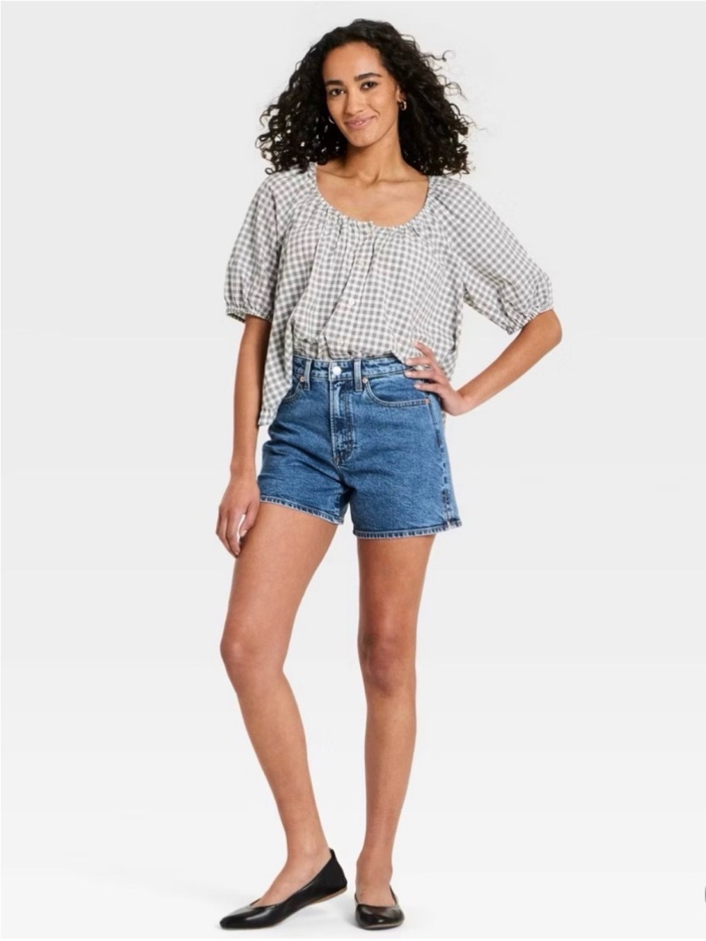 NWT Women's High-Rise A-Line Denim Shorts - Universal Thread™ Medium Wash size 2